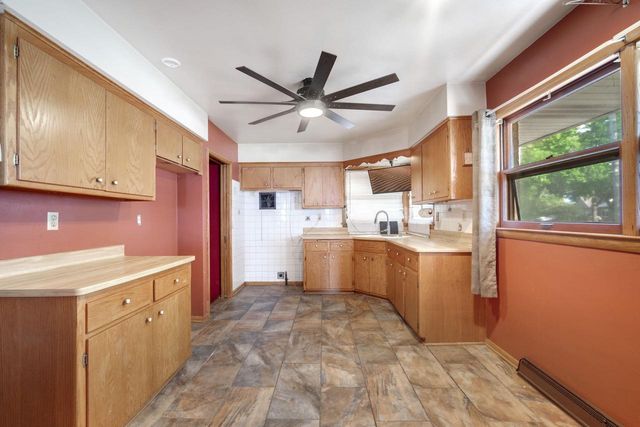 949 W Plainfield AVENUE, Milwaukee, WI 53221