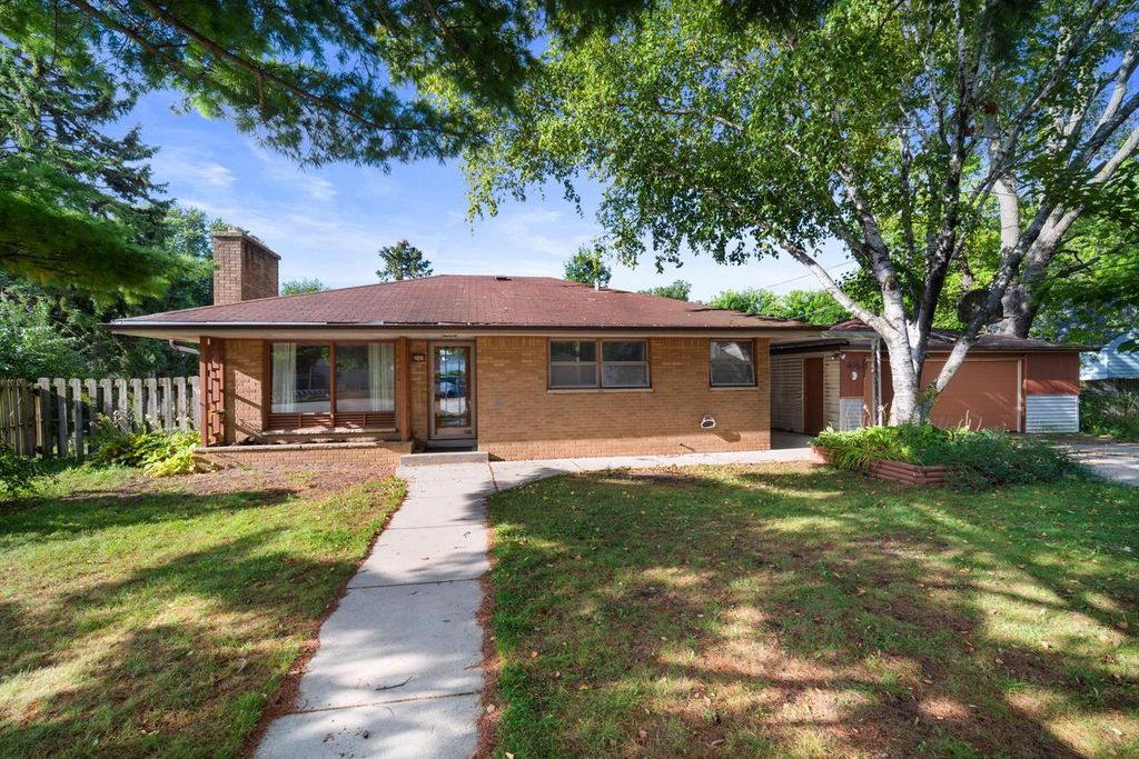 949 W Plainfield AVENUE, Milwaukee, WI 53221