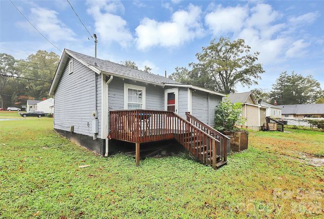 1102 W Davidson Avenue, Gastonia, NC 28052