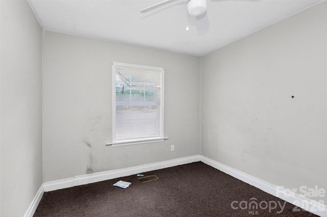 1102 W Davidson Avenue, Gastonia, NC 28052