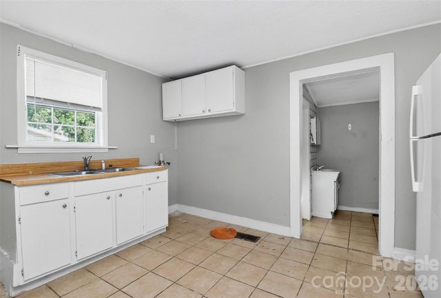 1102 W Davidson Avenue, Gastonia, NC 28052