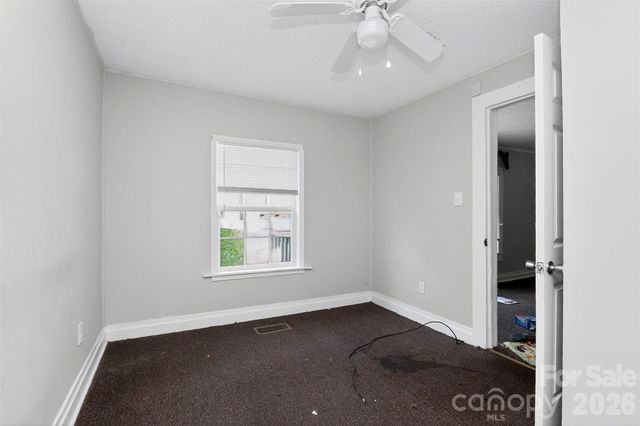 1102 W Davidson Avenue, Gastonia, NC 28052