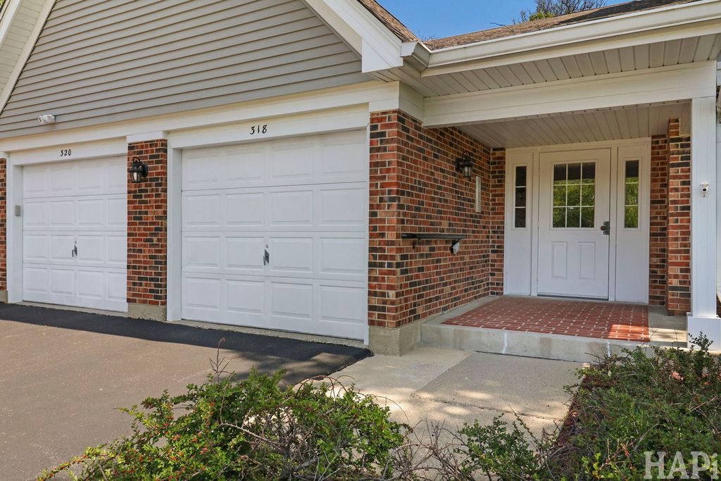 Image 2 of property listing at 320 N Thornwood Drive 320, Mchenry, IL 60050