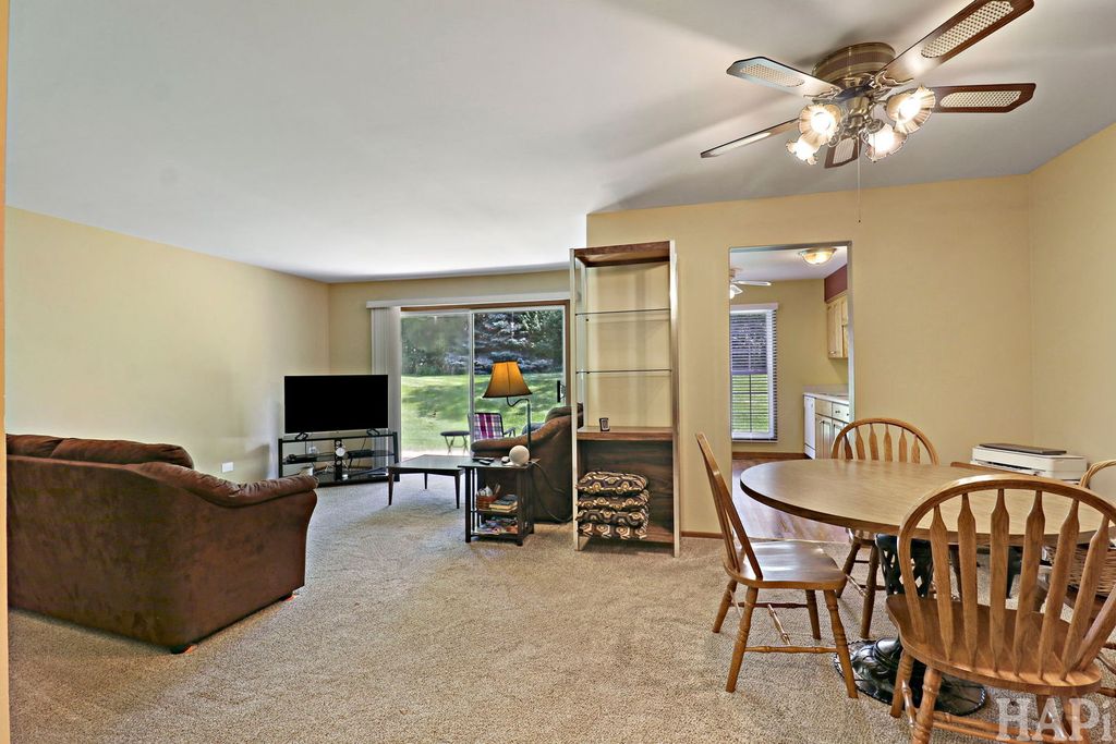 Image 3 of property listing at 320 N Thornwood Drive 320, Mchenry, IL 60050