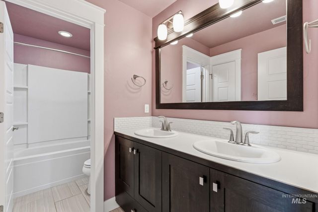 5756 N Vicenza Ave, Meridian, ID 83646