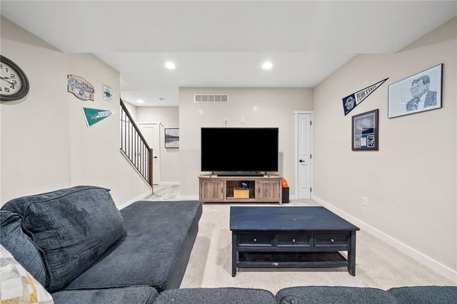 141 Morningstar Dr, Rostraver, PA 15012