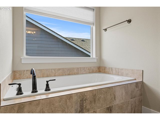 2036 Se 27TH St, Battle Ground, WA 98604