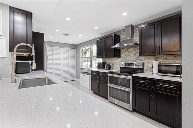 4261 W Palm Aire Dr 107, Pompano Beach, FL 33069