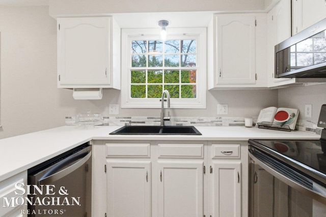 4220 E Surrey Lane, Fort Gratiot Twp, MI 48059