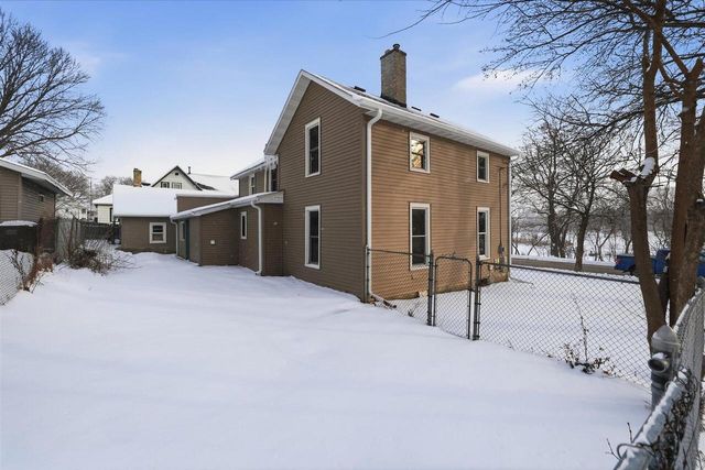319 W Linden DRIVE, Jefferson, WI 53549