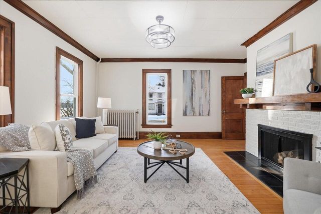 319 W Linden DRIVE, Jefferson, WI 53549