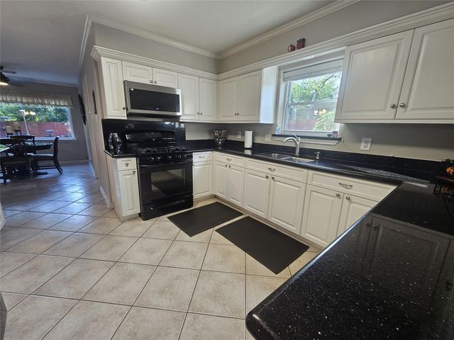 548 River Plantation Drive, Conroe, TX 77302