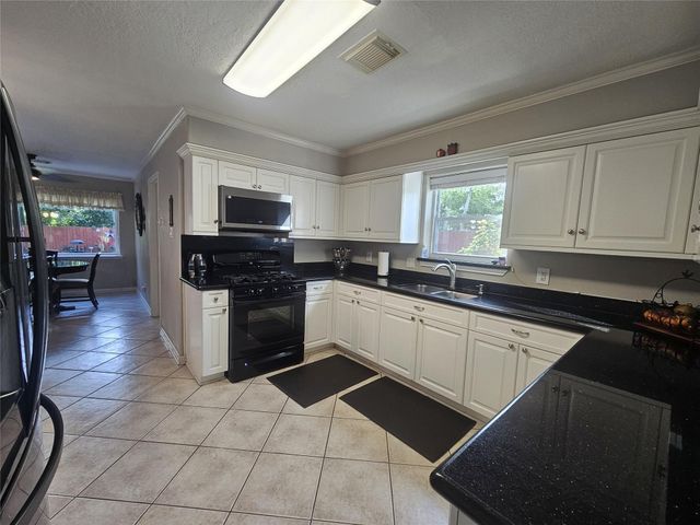 548 River Plantation Drive, Conroe, TX 77302