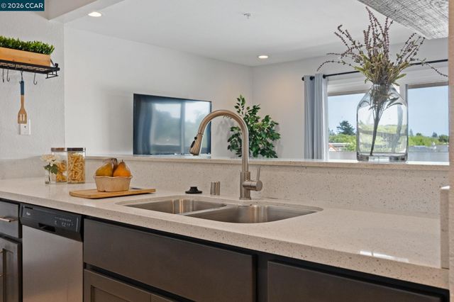 417 Evelyn Avenue 302, Albany, CA 94706