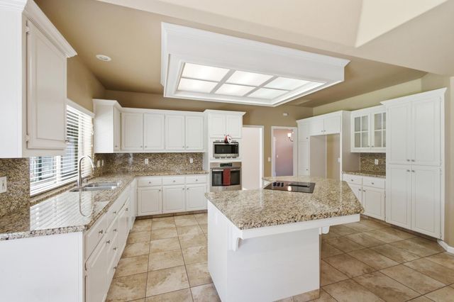 6542 N Rafael Avenue, Fresno, CA 93711