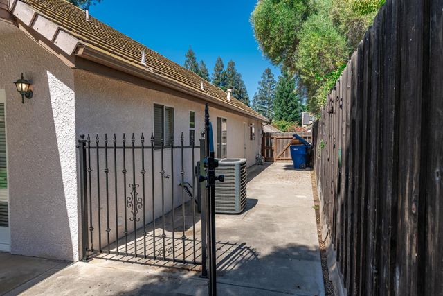 6542 N Rafael Avenue, Fresno, CA 93711