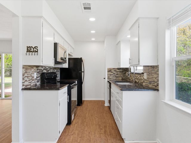 201 Bluebird Circle, Denton, TX 76209