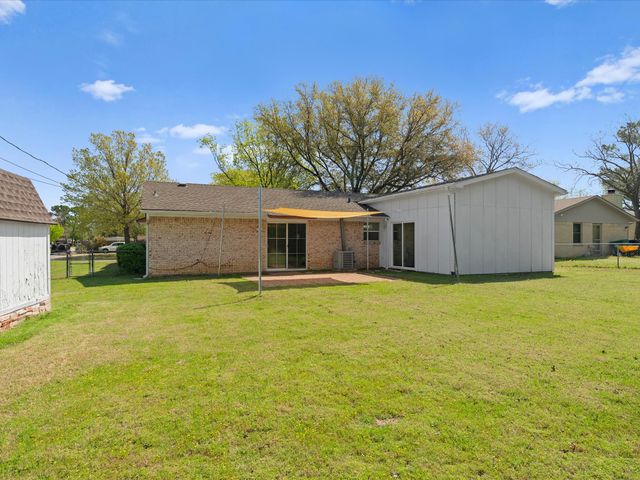 201 Bluebird Circle, Denton, TX 76209
