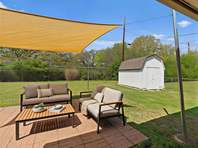 201 Bluebird Circle, Denton, TX 76209