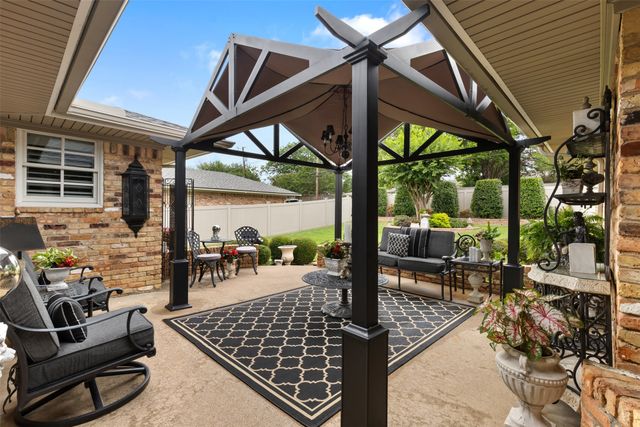 9124 Vinewood Drive, Dallas, TX 75228