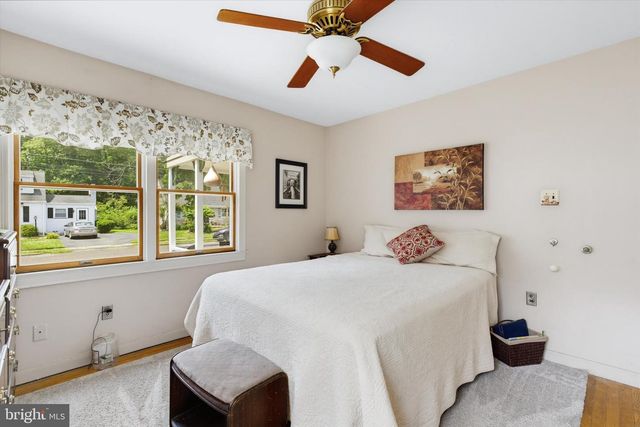 49 LONGWOOD DR, Hamilton, NJ 08620
