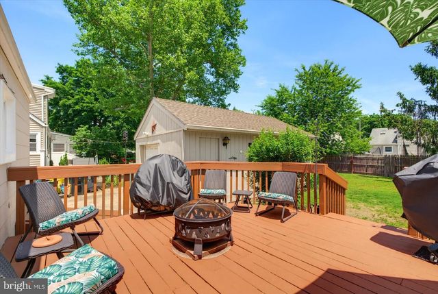 49 LONGWOOD DR, Hamilton, NJ 08620