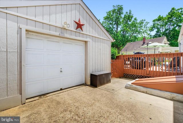 49 LONGWOOD DR, Hamilton, NJ 08620