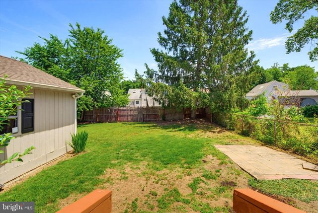 49 LONGWOOD DR, Hamilton, NJ 08620