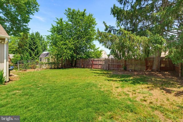 49 LONGWOOD DR, Hamilton, NJ 08620