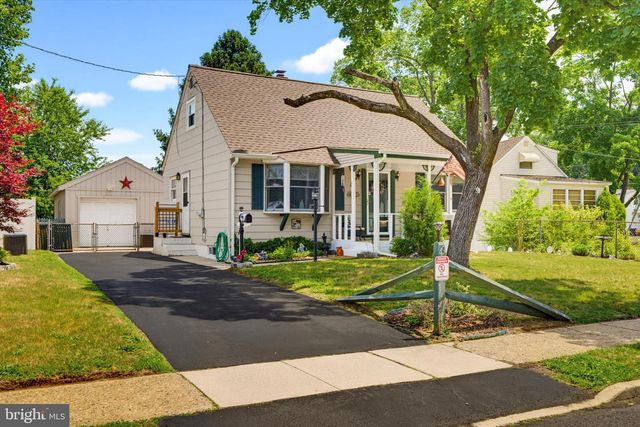49 LONGWOOD DR, Hamilton, NJ 08620