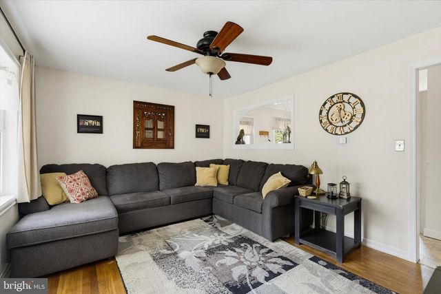 49 LONGWOOD DR, Hamilton, NJ 08620