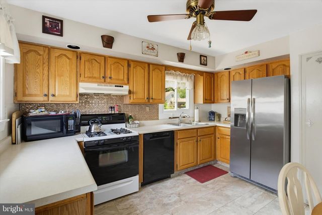 49 LONGWOOD DR, Hamilton, NJ 08620