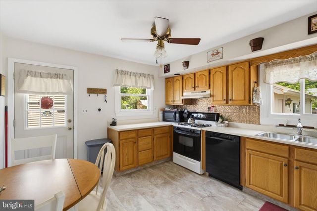49 LONGWOOD DR, Hamilton, NJ 08620