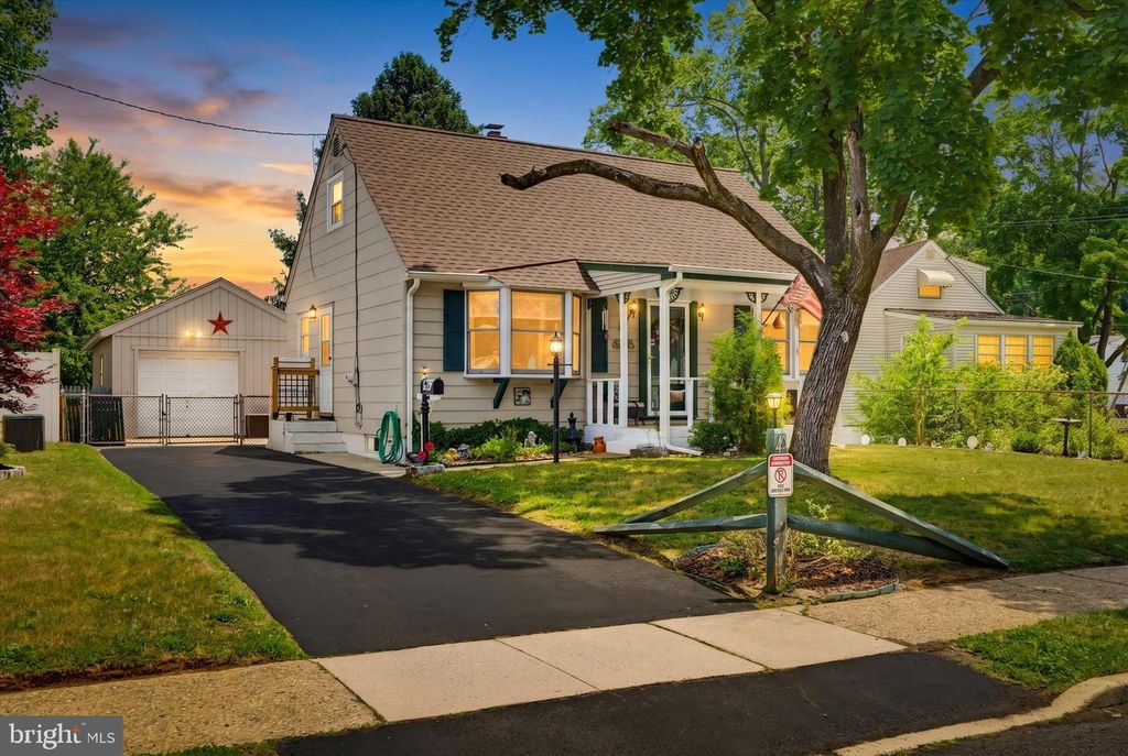 49 LONGWOOD DR, Hamilton, NJ 08620