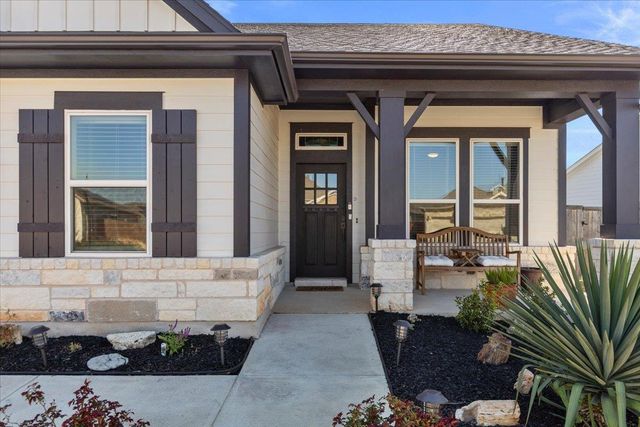 107 Freeman Day DR, Bastrop, TX 78602