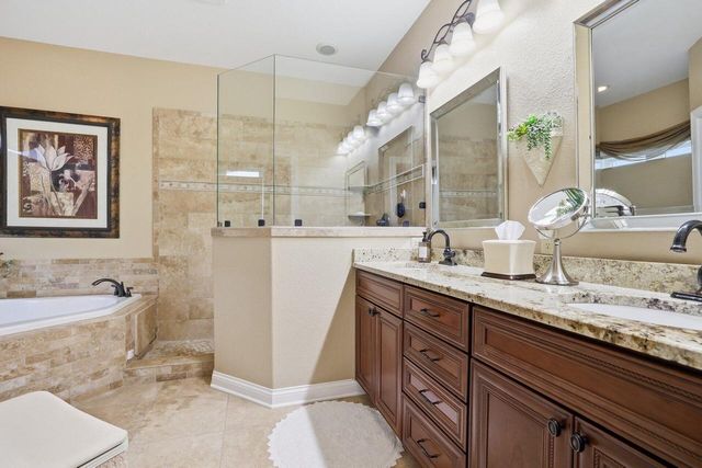 S30W27725 Creekside COURT, Waukesha, WI 53188