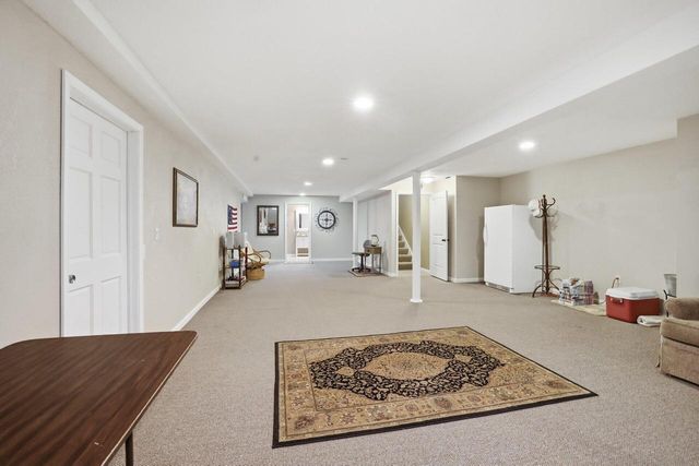 S30W27725 Creekside COURT, Waukesha, WI 53188