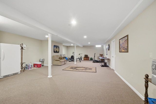 S30W27725 Creekside COURT, Waukesha, WI 53188