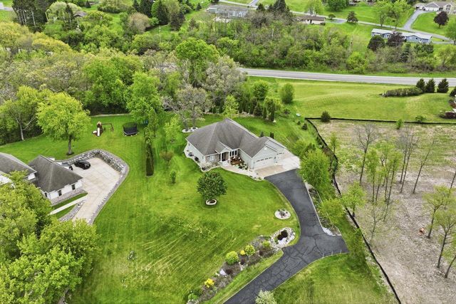 S30W27725 Creekside COURT, Waukesha, WI 53188