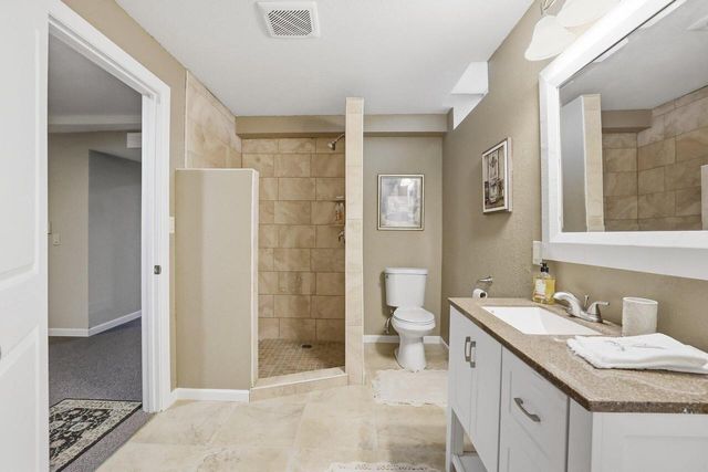 S30W27725 Creekside COURT, Waukesha, WI 53188