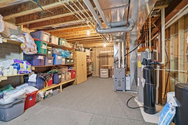 S30W27725 Creekside COURT, Waukesha, WI 53188