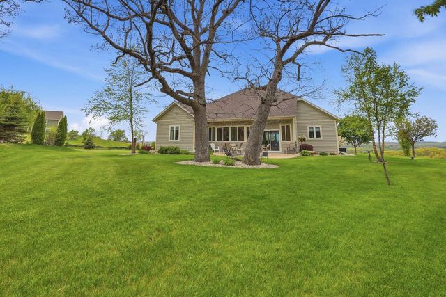 S30W27725 Creekside COURT, Waukesha, WI 53188