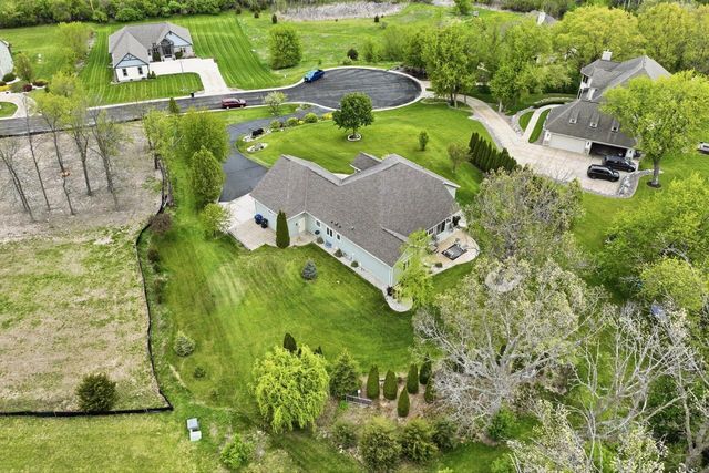 S30W27725 Creekside COURT, Waukesha, WI 53188