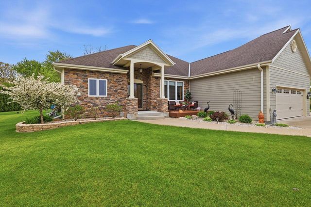 S30W27725 Creekside COURT, Waukesha, WI 53188