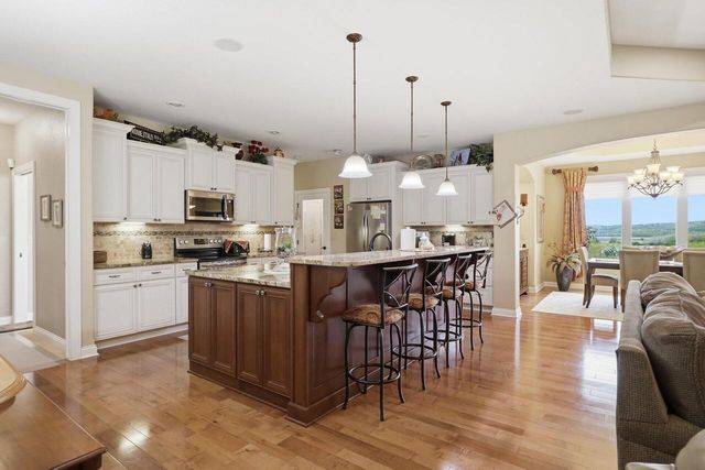S30W27725 Creekside COURT, Waukesha, WI 53188