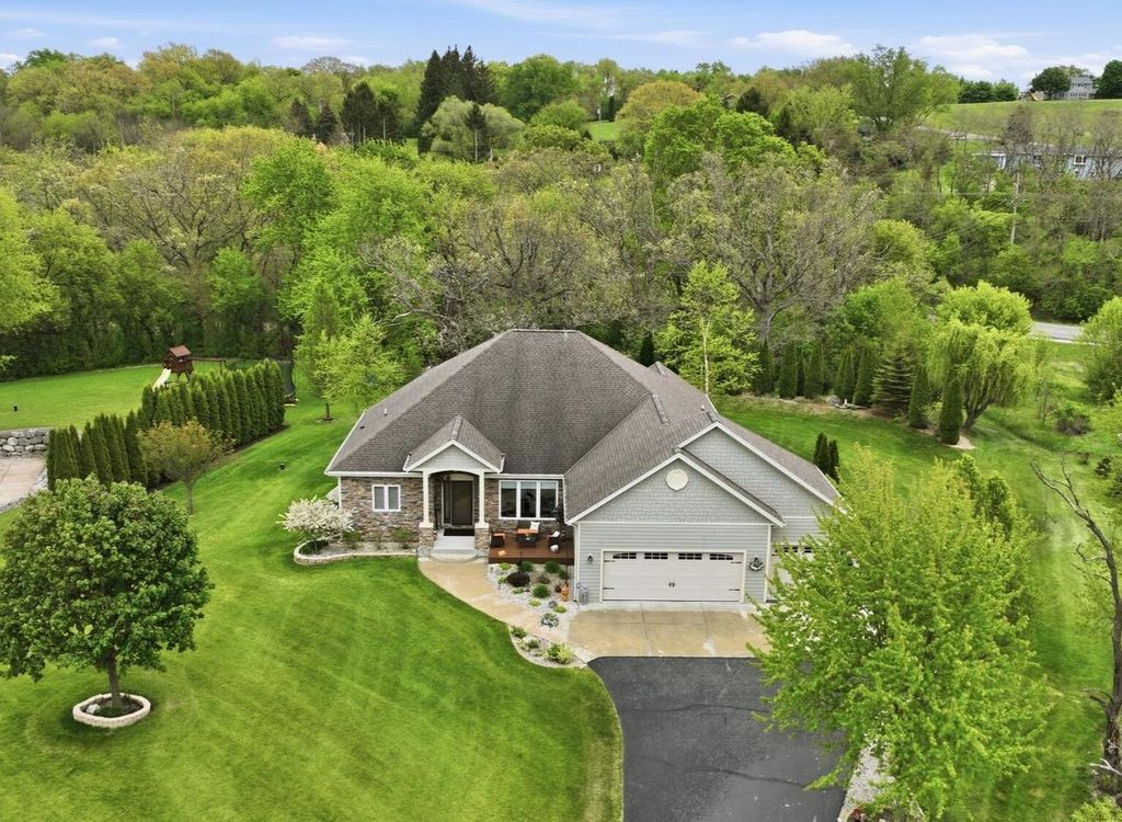 S30W27725 Creekside COURT, Waukesha, WI 53188