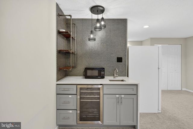 8605 WESTERN OAK DR, Springfield, VA 22153