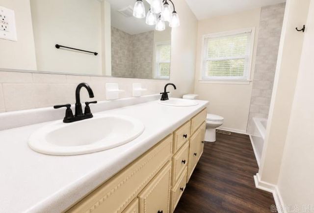 1804 Deerwood Drive, Jonesboro, AR 72404