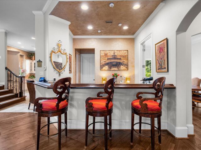 2750 N Southern Oaks Drive, Houston, TX 77068