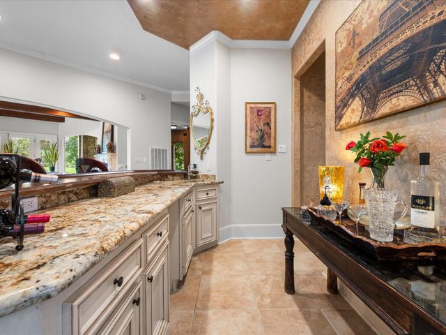 2750 N Southern Oaks Drive, Houston, TX 77068